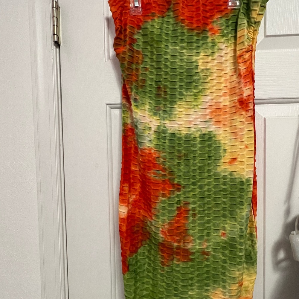 NWOT Cute Absolutely Love It Bodycon MIDI dress, Orange/ Green size L